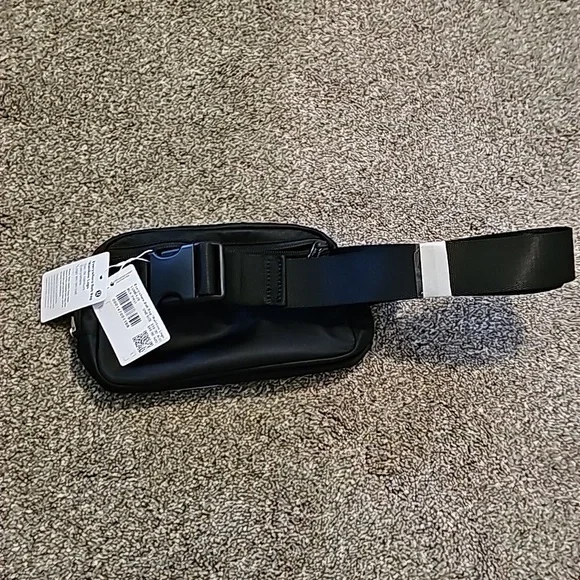 Lululemon Everywhere Belt Bag Rainbow Logo O/S Black NEW - Picture 9 of 10
